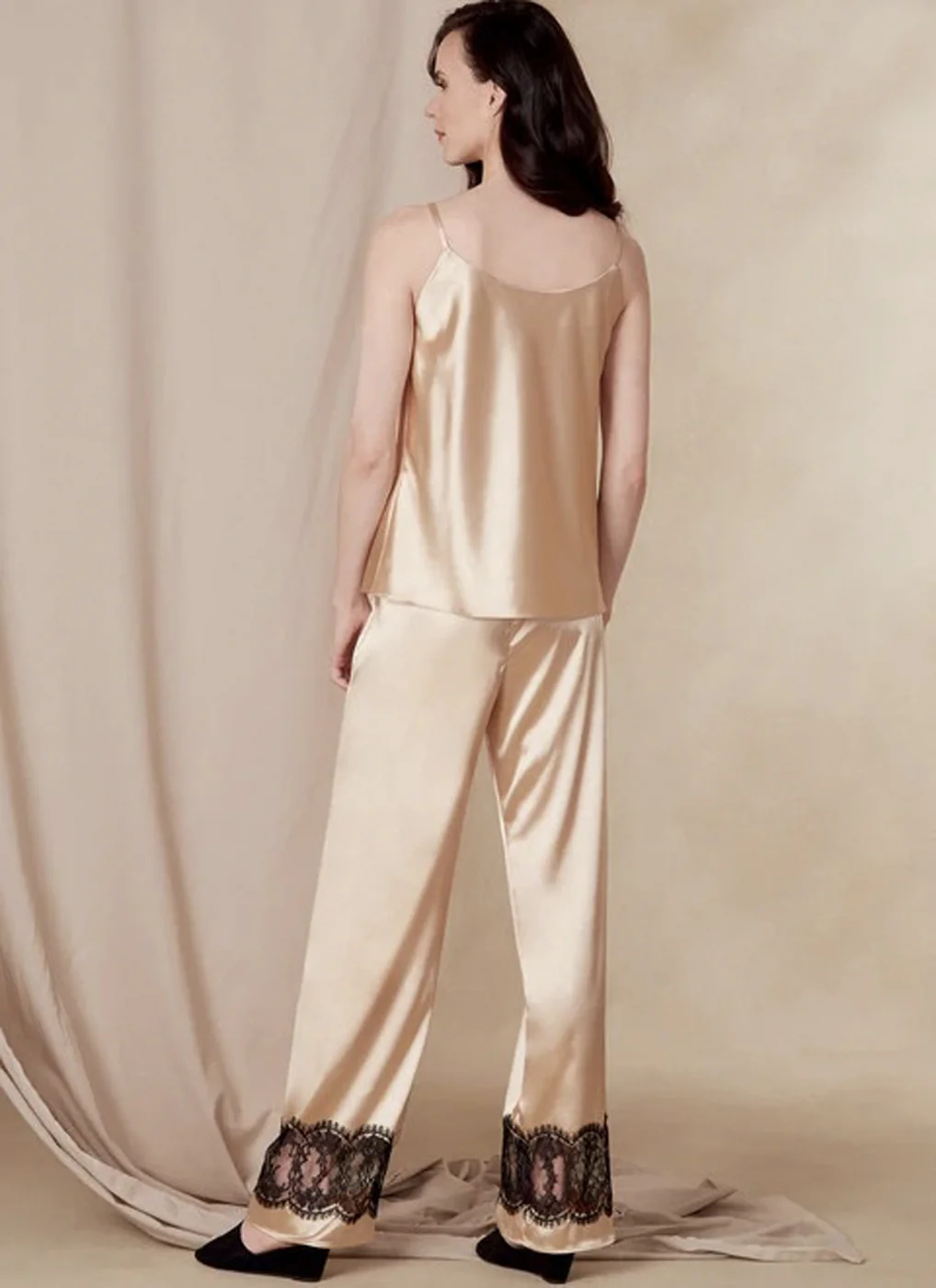 Patron couture femme, patron robe de chambre et pantalon Vogue 1834 – Image 9